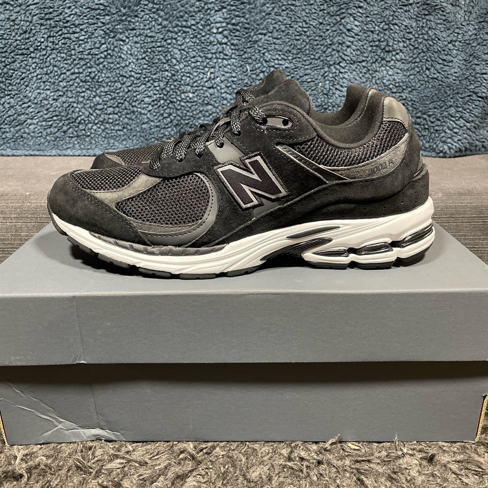 NIB New Balance Unisex 2002R in Black with Phantom and Gunmetal - Size 11 Mens